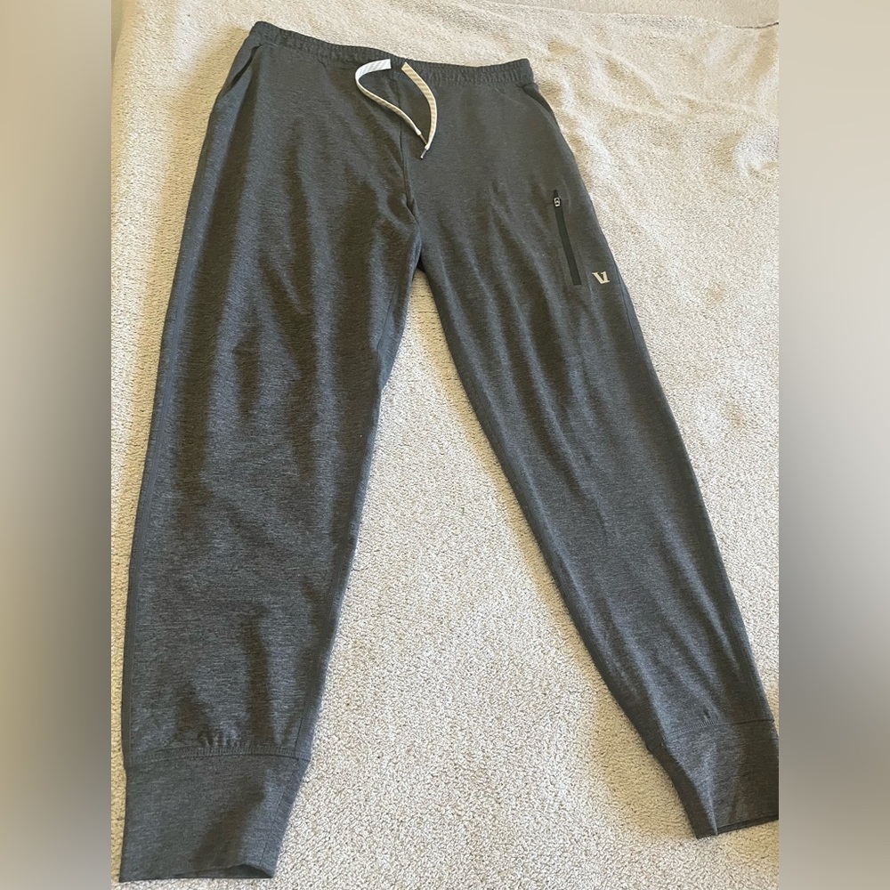 Like new mens Vuori joggers